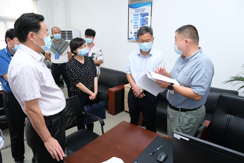 省发展改革委党组成员、副主任刘琦同志到省公共资源交易中心调研指导工作(图1)