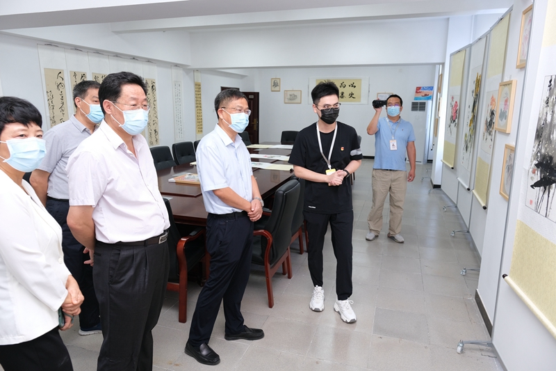 省发展改革委党组成员、副主任刘琦同志到省公共资源交易中心调研指导工作(图2)